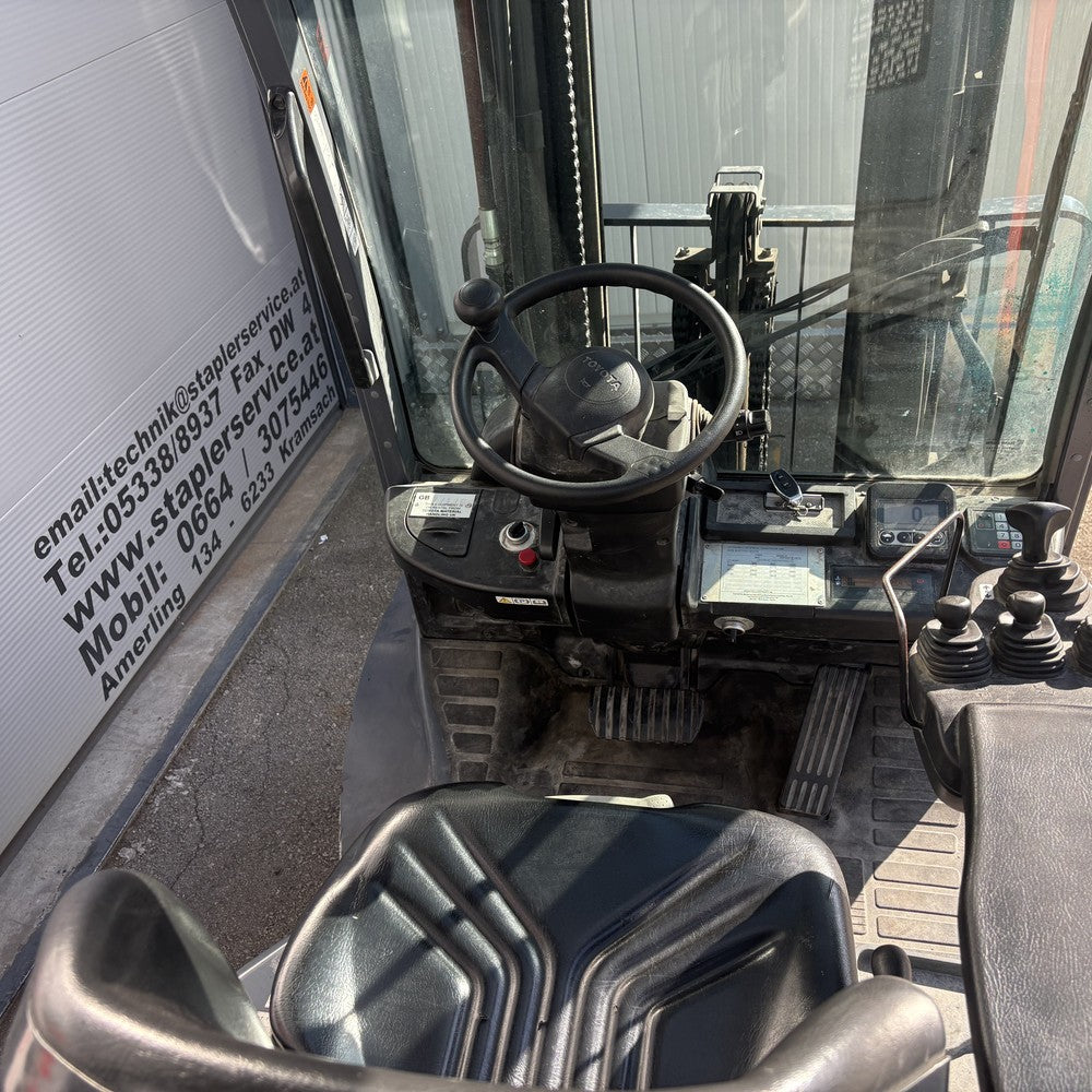 Toyota Tonero Kabine mit Fingerhebel-Bedienung
