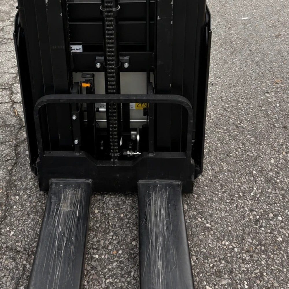 Hangcha CDD16 Hochhubwagen – Gabelträger, Lastschutzgitter und Triplex-Mast von vorne