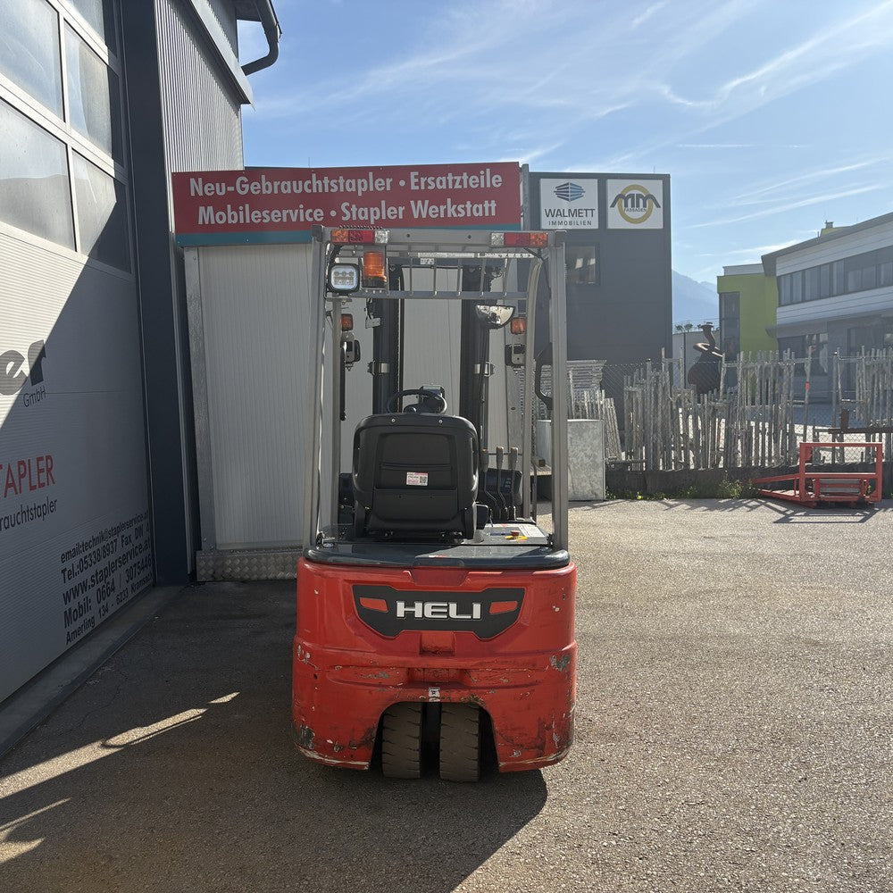 Heli CPD15SQ Heckansicht mit Li-Ion-Emblem