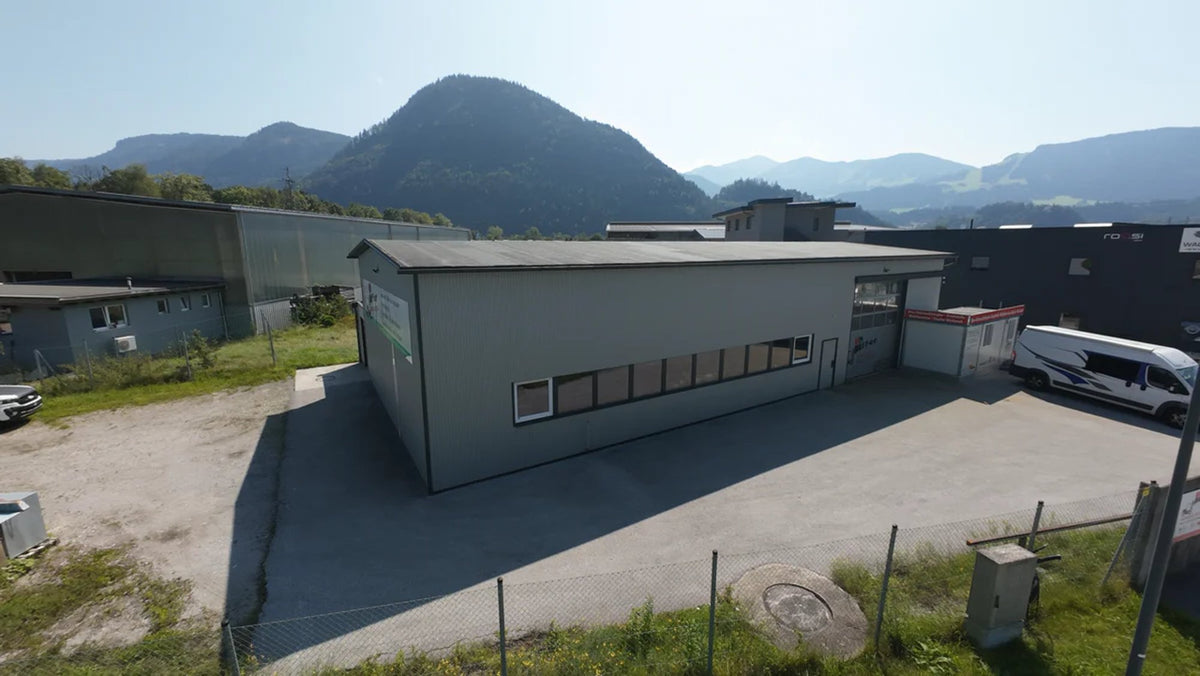 Firmengebäude der Ludwig Piffer GmbH in Radfeld aus der Luft