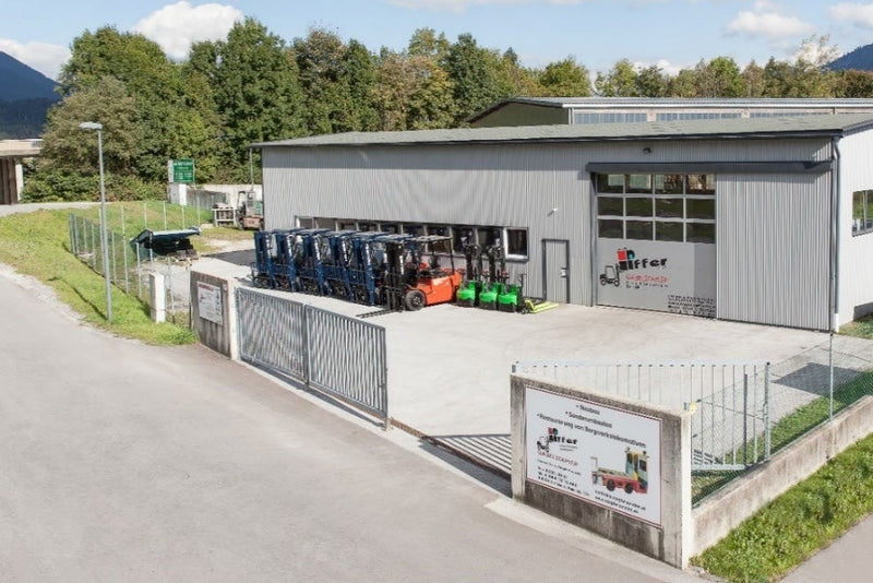 Ausstellungshalle und Ersatzteillager Piffer Gabelstapler in Kramsach
