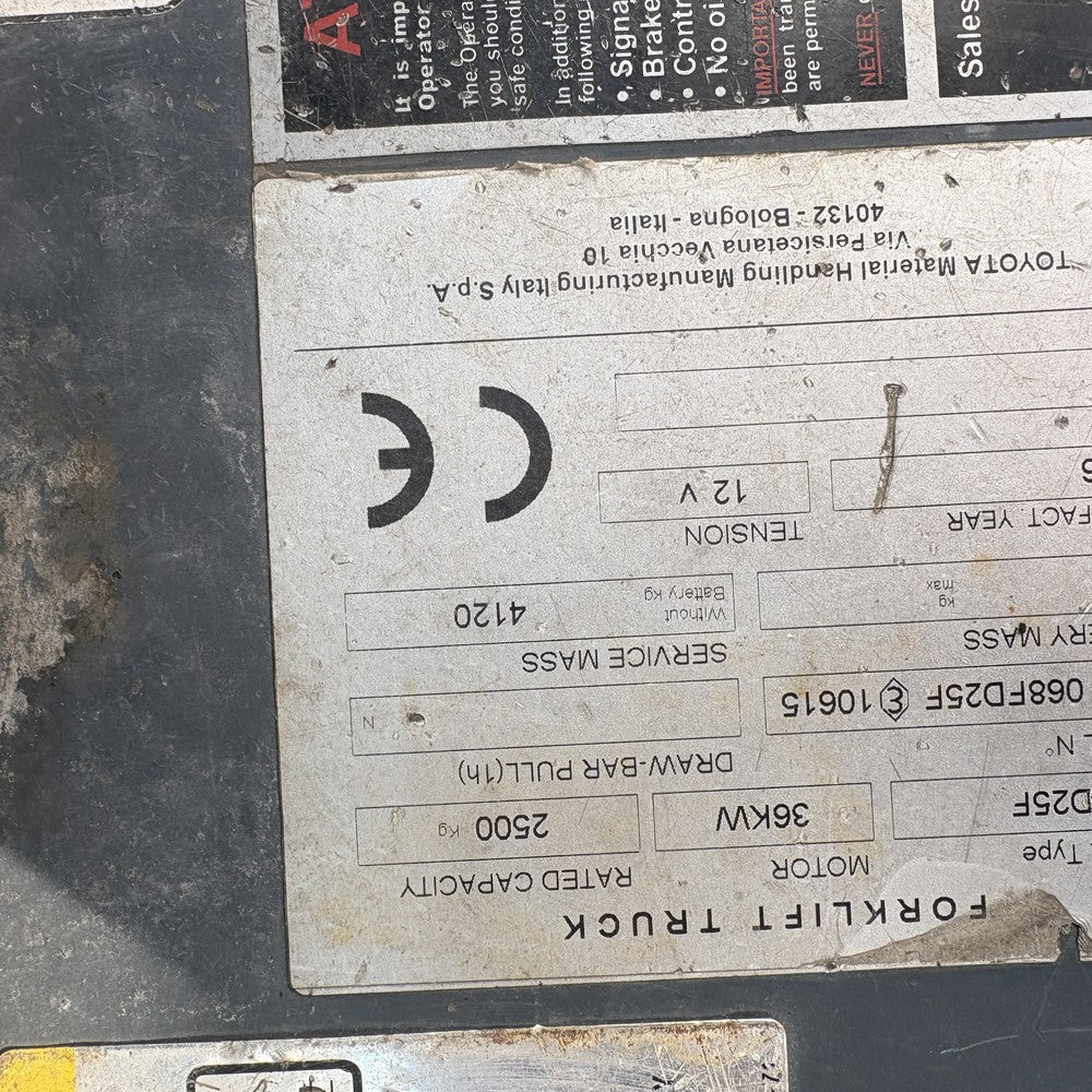 Typenschild Toyota 06-8FD25F Baujahr 2016